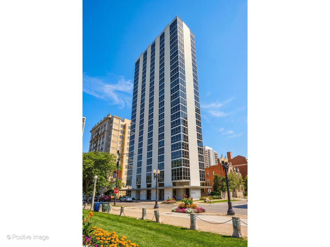 1555 N Dearborn Pkwy. #14AB, Chicago, IL 60610