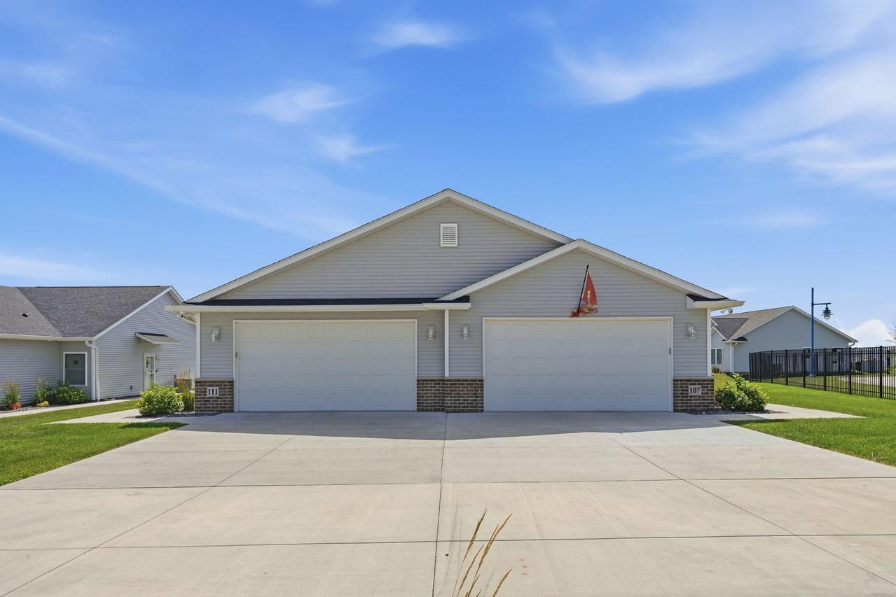 107 Beacon Harbor Pkwy. #1, East Moline, IL 61244