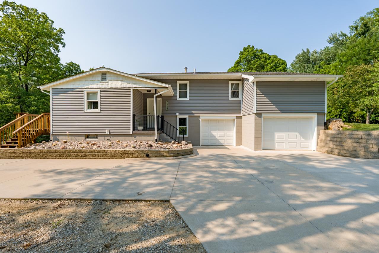 3224 11th St., Moline, IL 61265