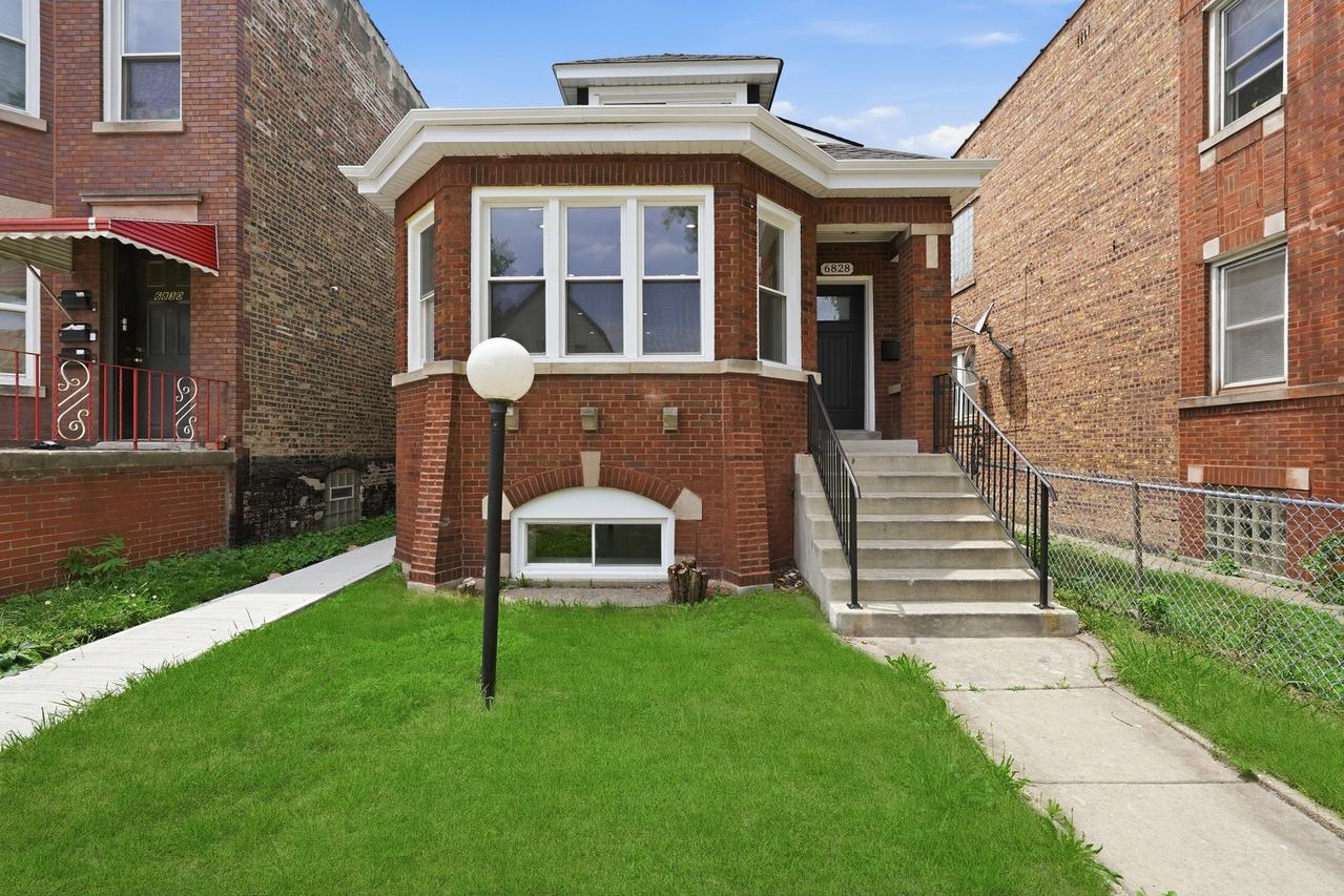 6828 S Champlain Ave., Chicago, IL 60637