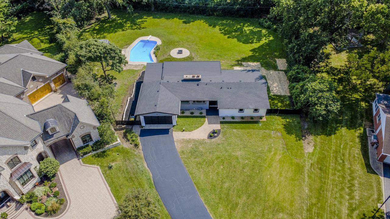 275 Goodridge Ter., Roselle, IL 60172