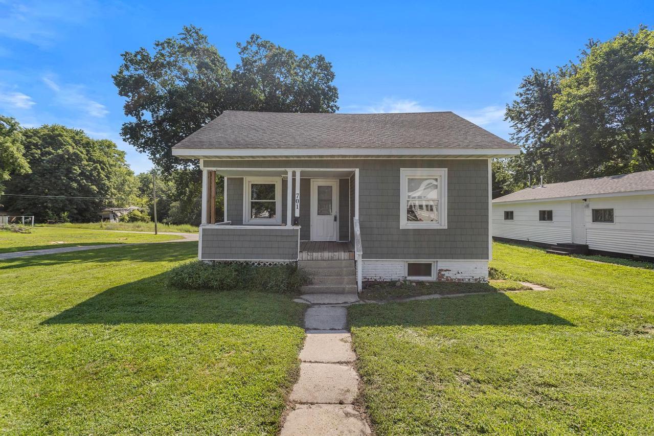 701 S Spruce St., Villa Grove, IL 61956