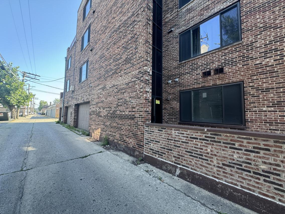 3217 W Bryn Mawr Ave. #201, Chicago, IL 60659