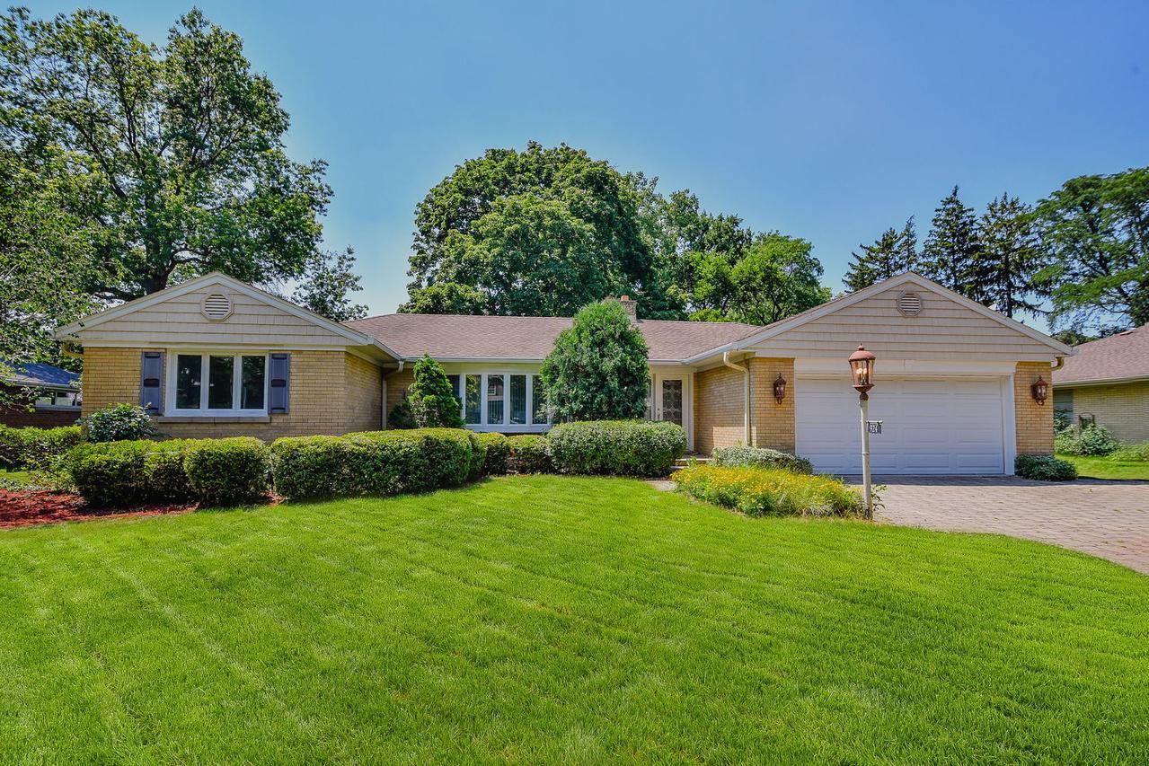 924 S Stone Ave., La Grange, IL 60525