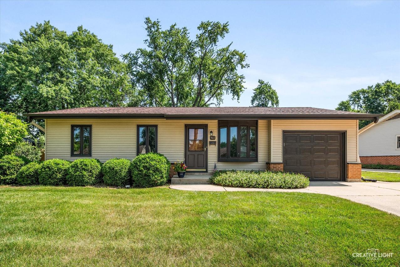 945 Victoria Ln., Elk Grove Village, IL 60007