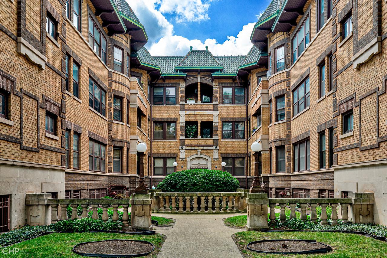 943 E Hyde Park Blvd. #3, Chicago, IL 60615
