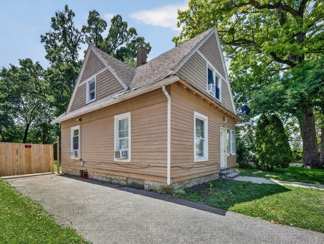 1223 Front St., Aurora, IL 60505