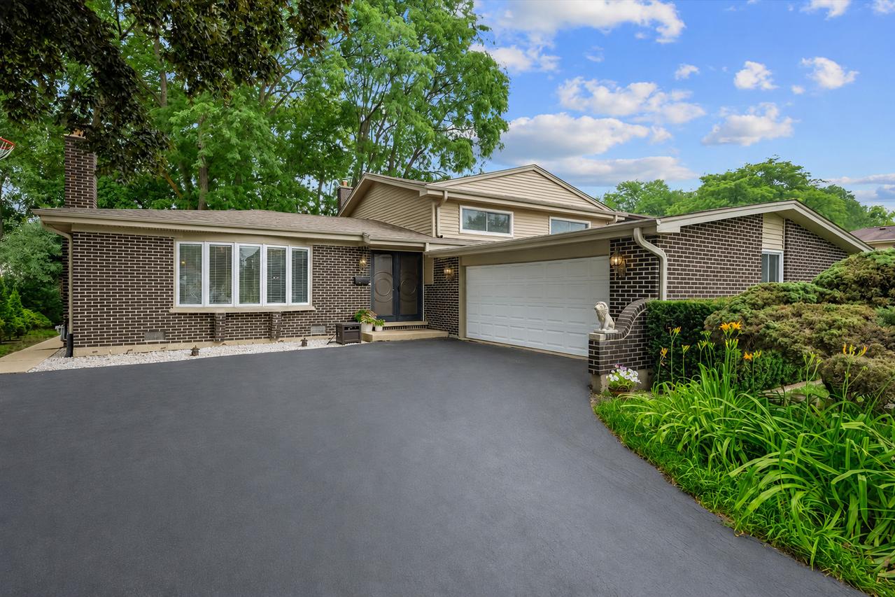 2631 N Stuart Dr., Arlington Heights, IL 60004