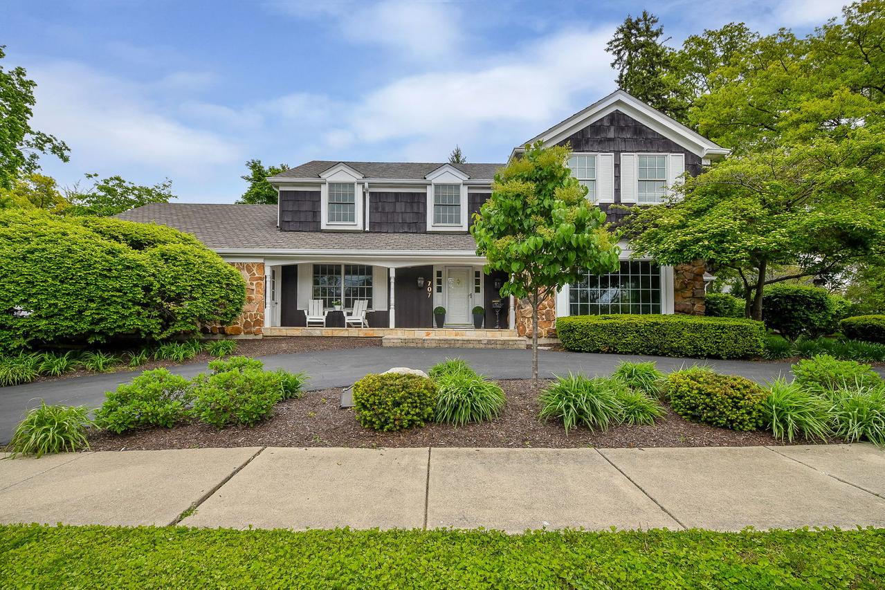 707 Gary Ct., Wheaton, IL 60187