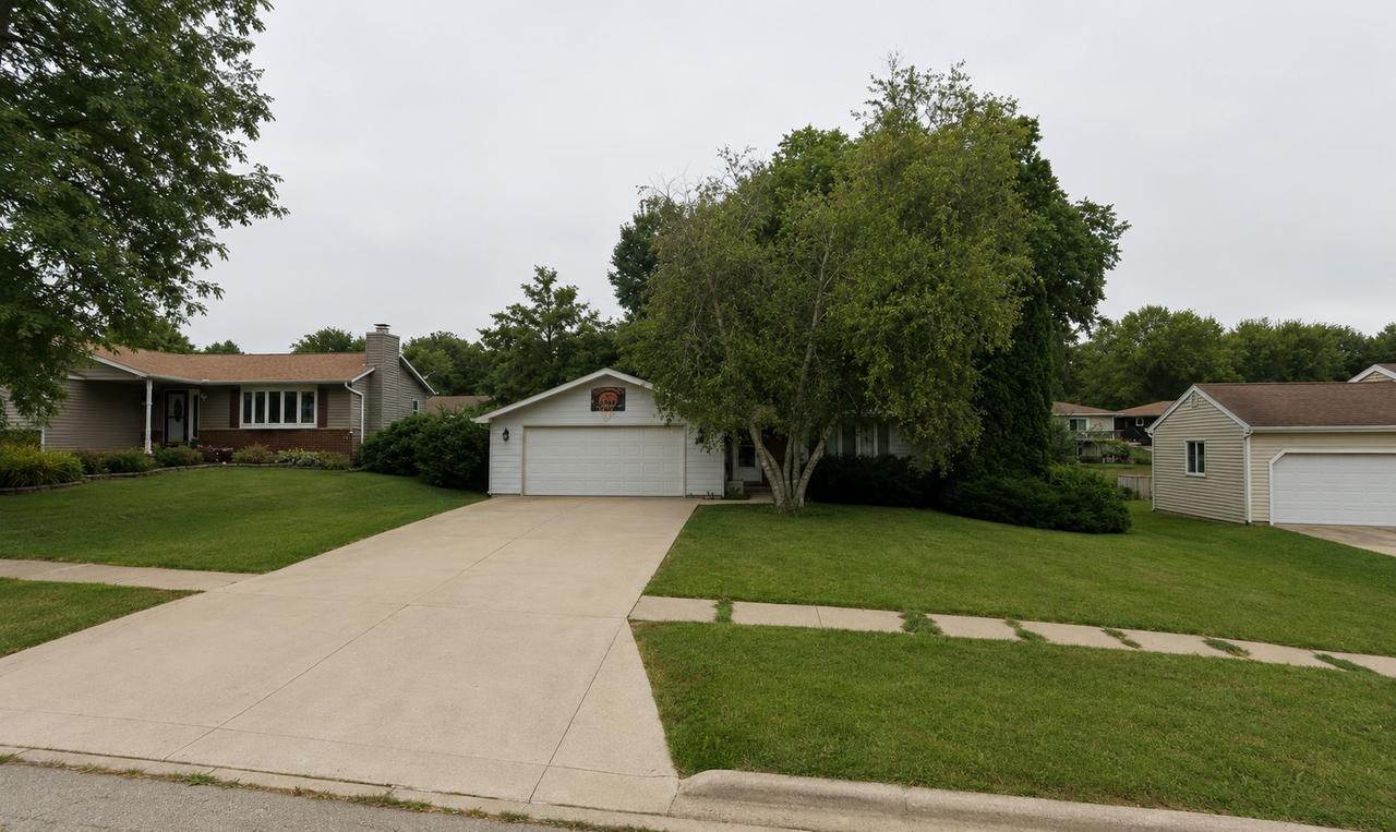 564 N Greenfield Dr., Freeport, IL 61032