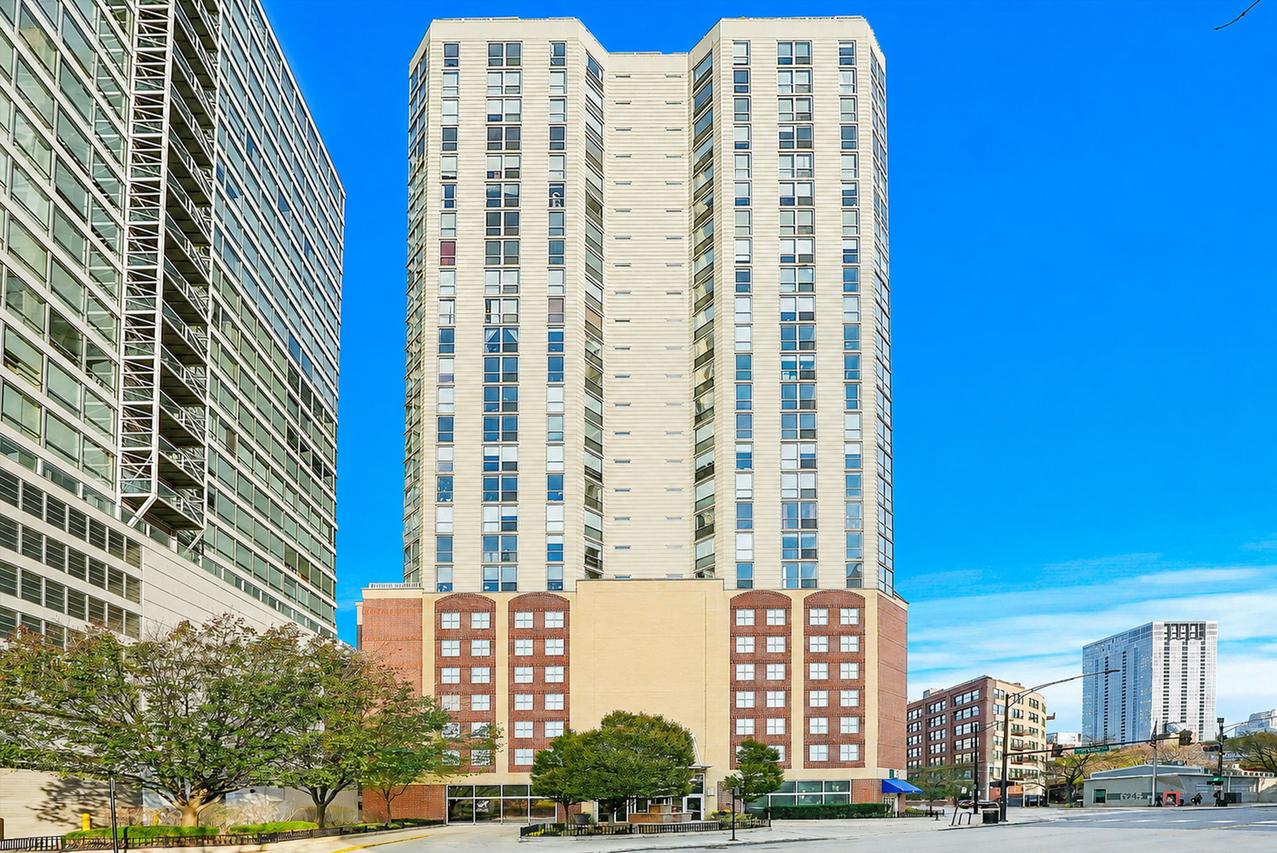 645 N Kingsbury St. #1207, Chicago, IL 60610