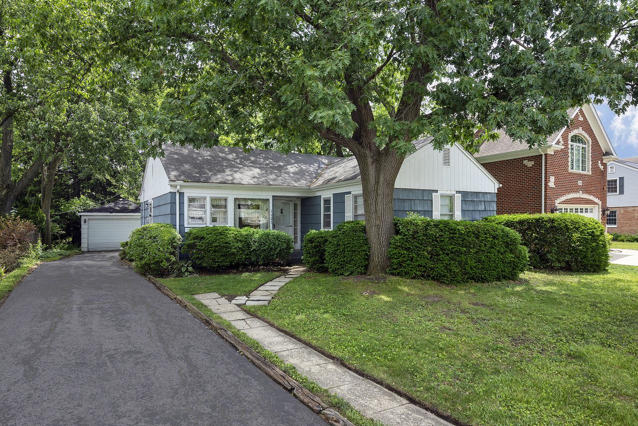1125 Greenbriar Ln., Northbrook, IL 60062