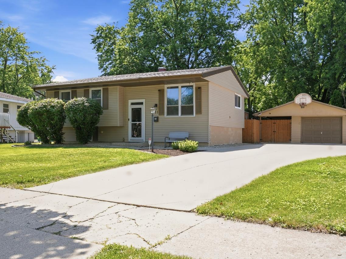 2711 Caddy Ln., Joliet, IL 60435