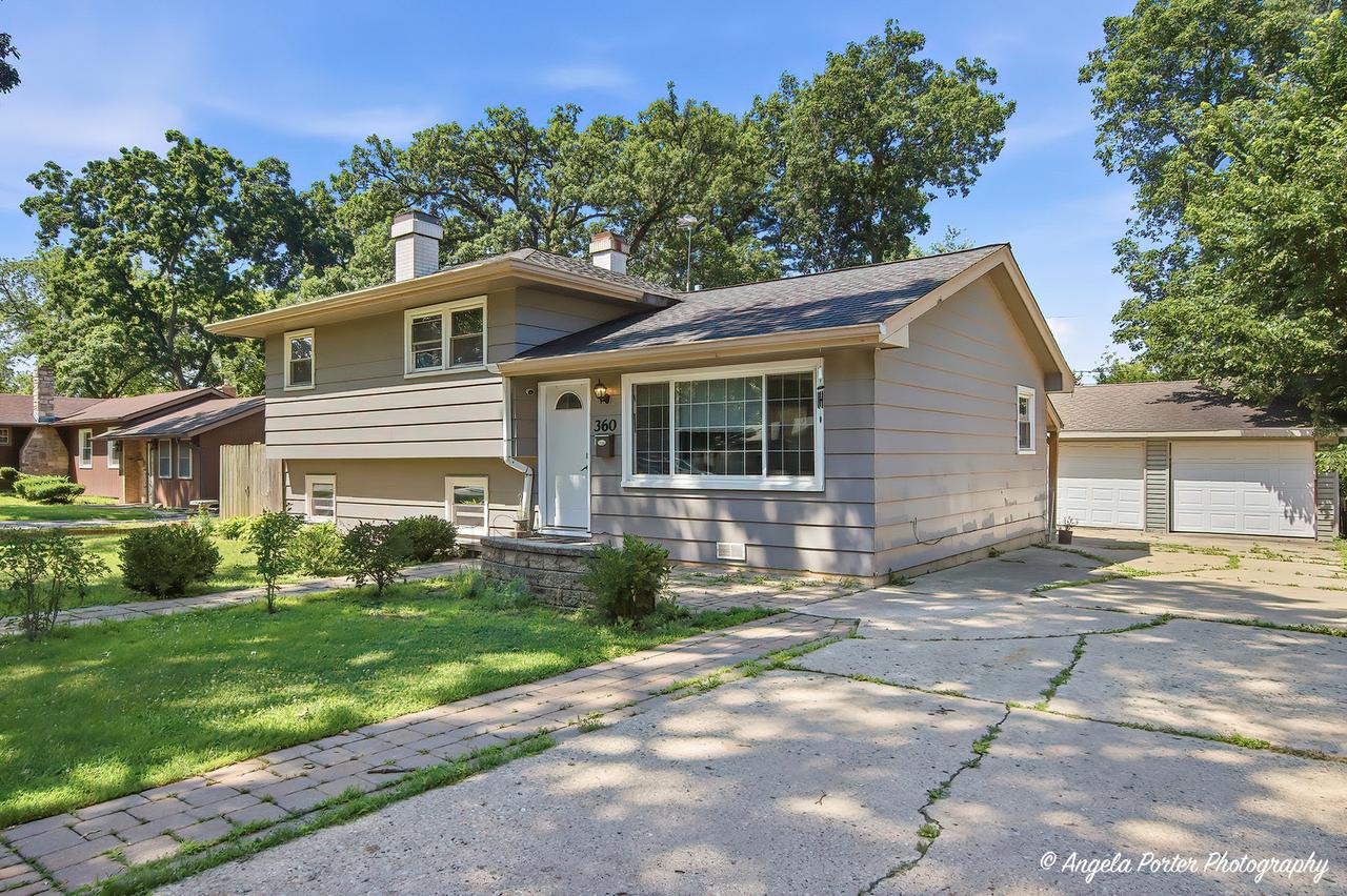 360 Hickory Dr., Crystal Lake, IL 60014