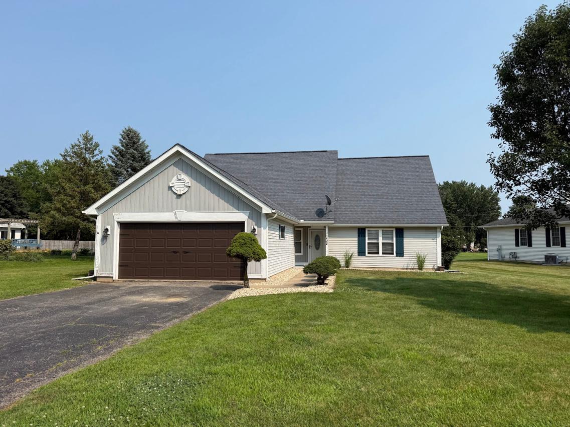 1202 Holiday Dr., Somonauk, IL 60552