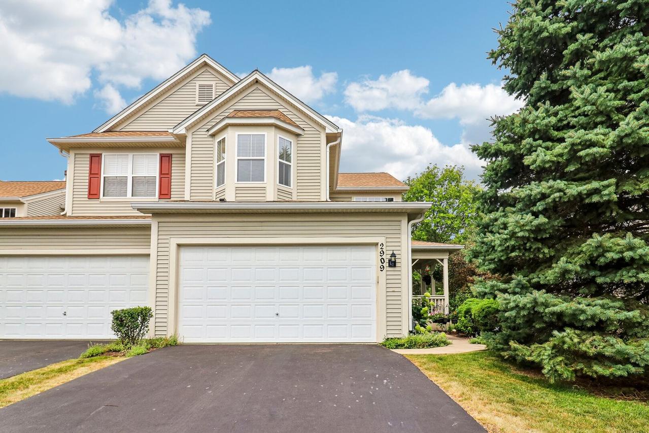 2909 Langston Cir., St. Charles, IL 60175