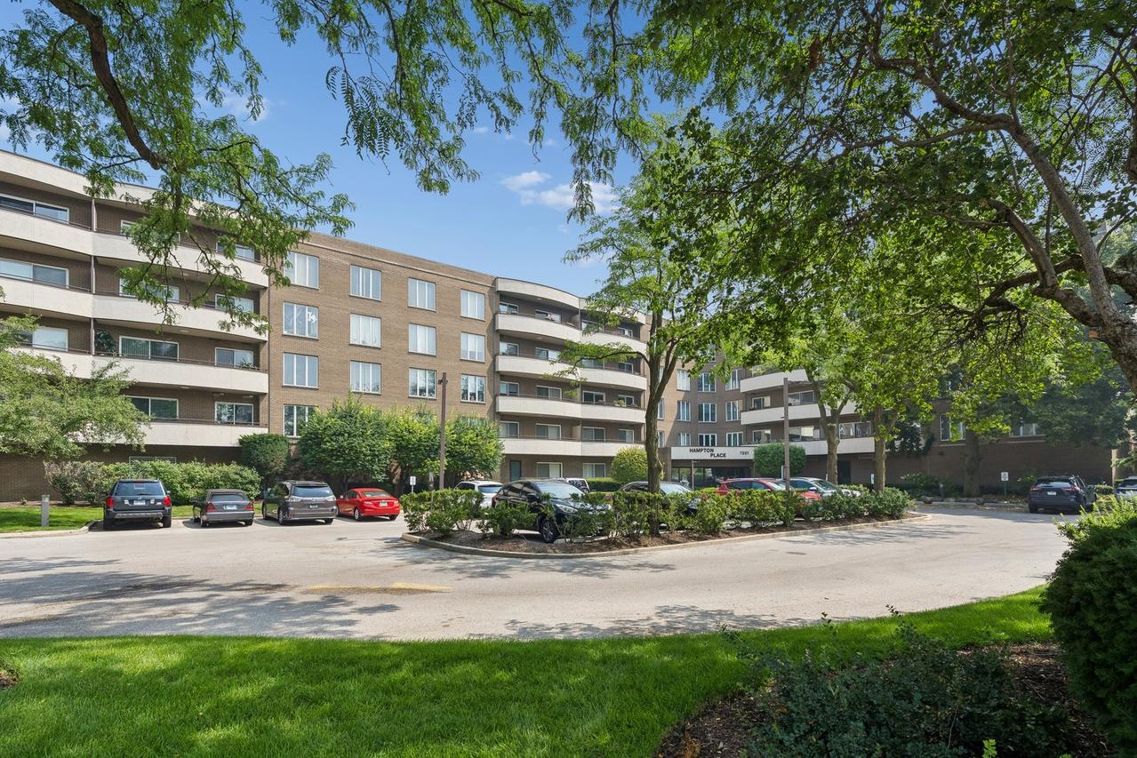 7201 N Lincoln Ave. #203, Lincolnwood, IL 60712