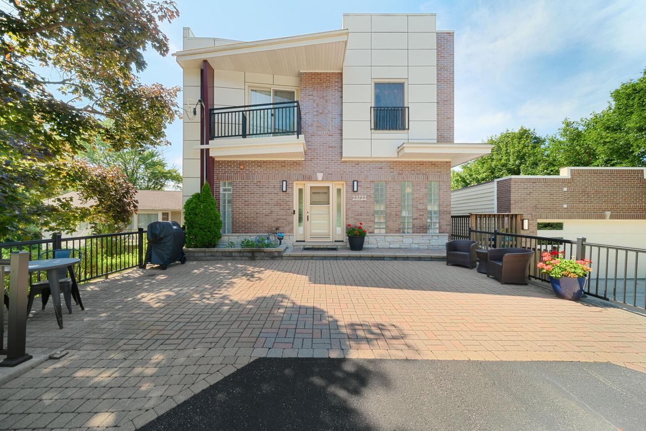23722 N South Lakewood Ln., Lake Zurich, IL 60047