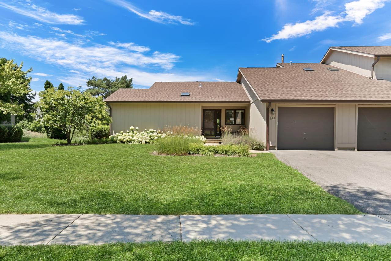 826 Shakespeare Dr. #30, Grayslake, IL 60030