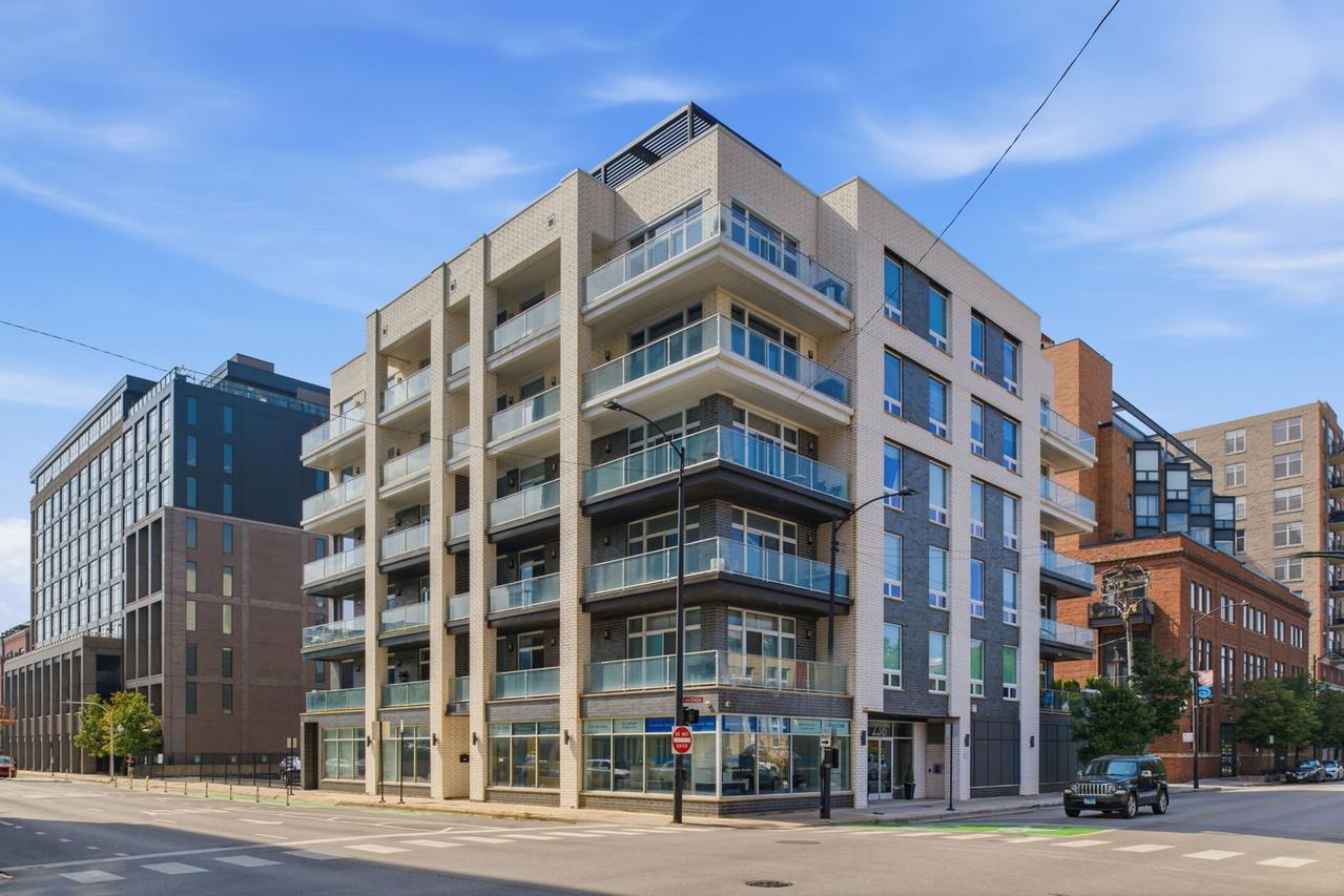 236 S Racine Ave. #501, Chicago, IL 60607