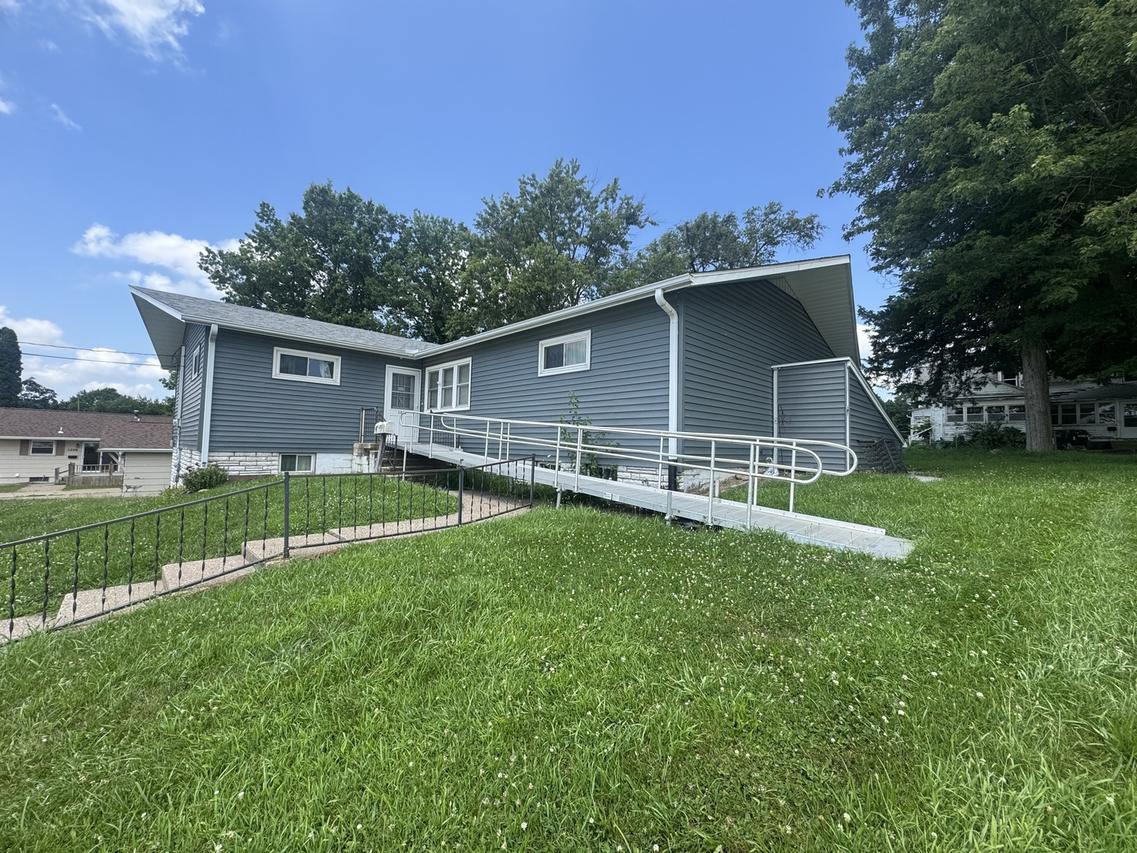 1217 S College Ave., Aledo, IL 61231