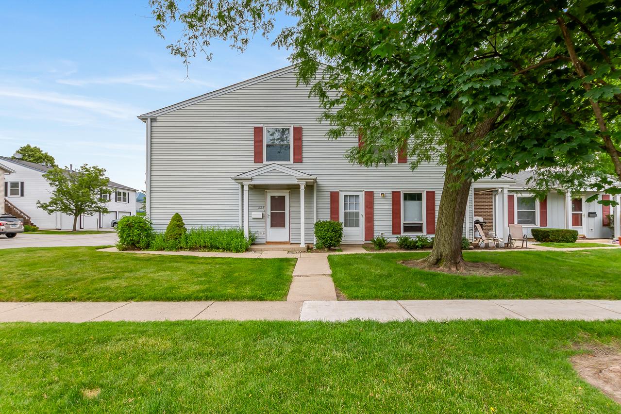 883 Wellington Ave. #61, Elk Grove Village, IL 60007