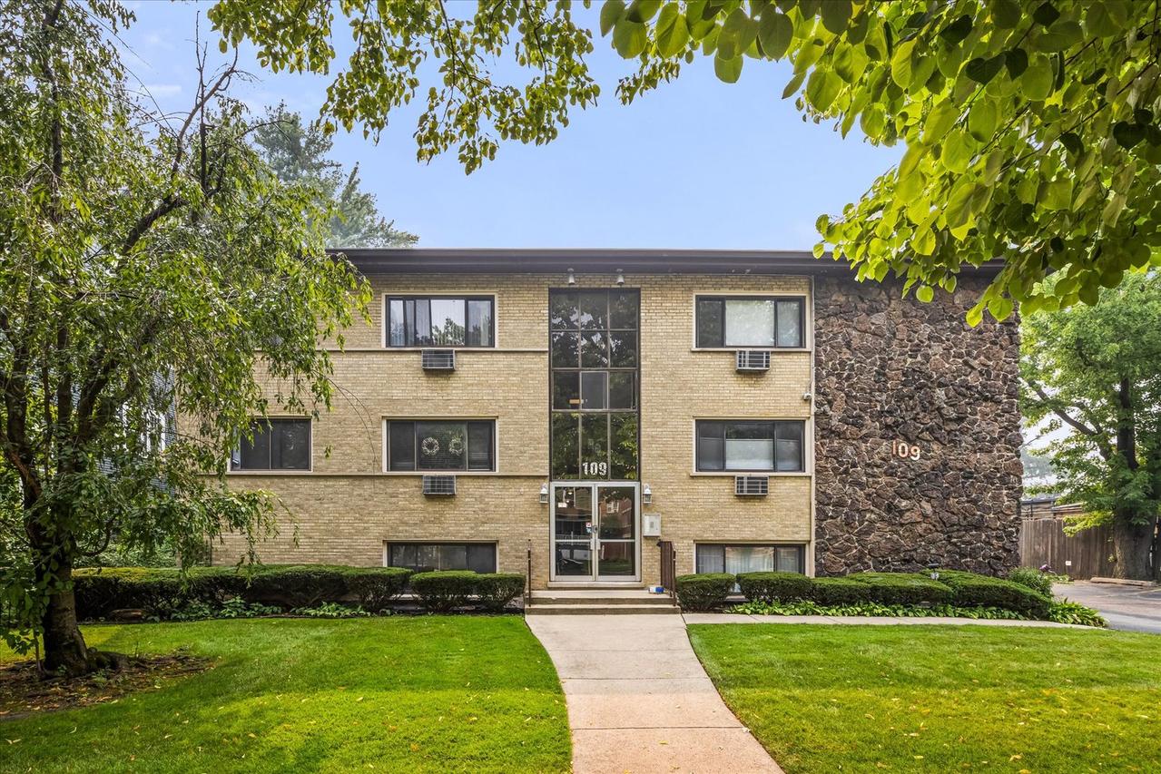 109 S Elmwood Ave. #2, Oak Park, IL 60302