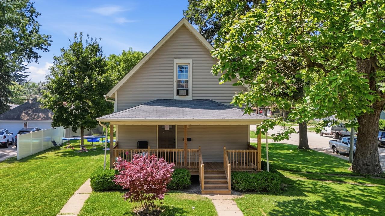 344 N Worth Ave., Elgin, IL 60123