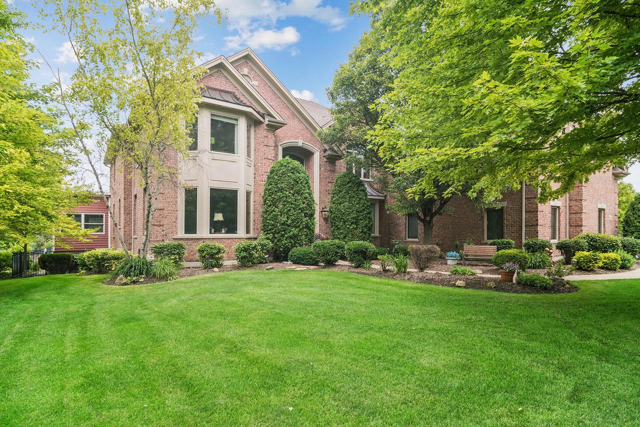8 Rose Ln., Hawthorn Woods, IL 60047