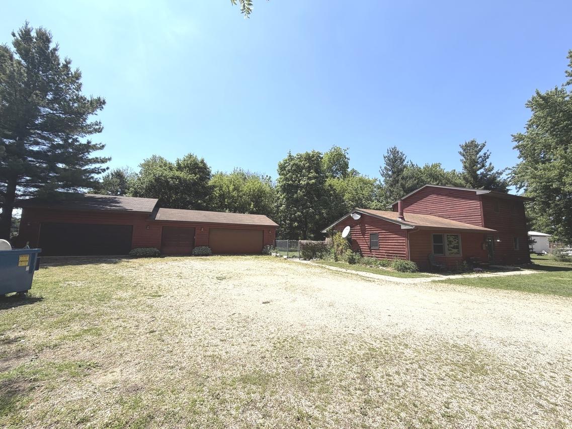 737 A Searls Rd., Amboy, IL 61310
