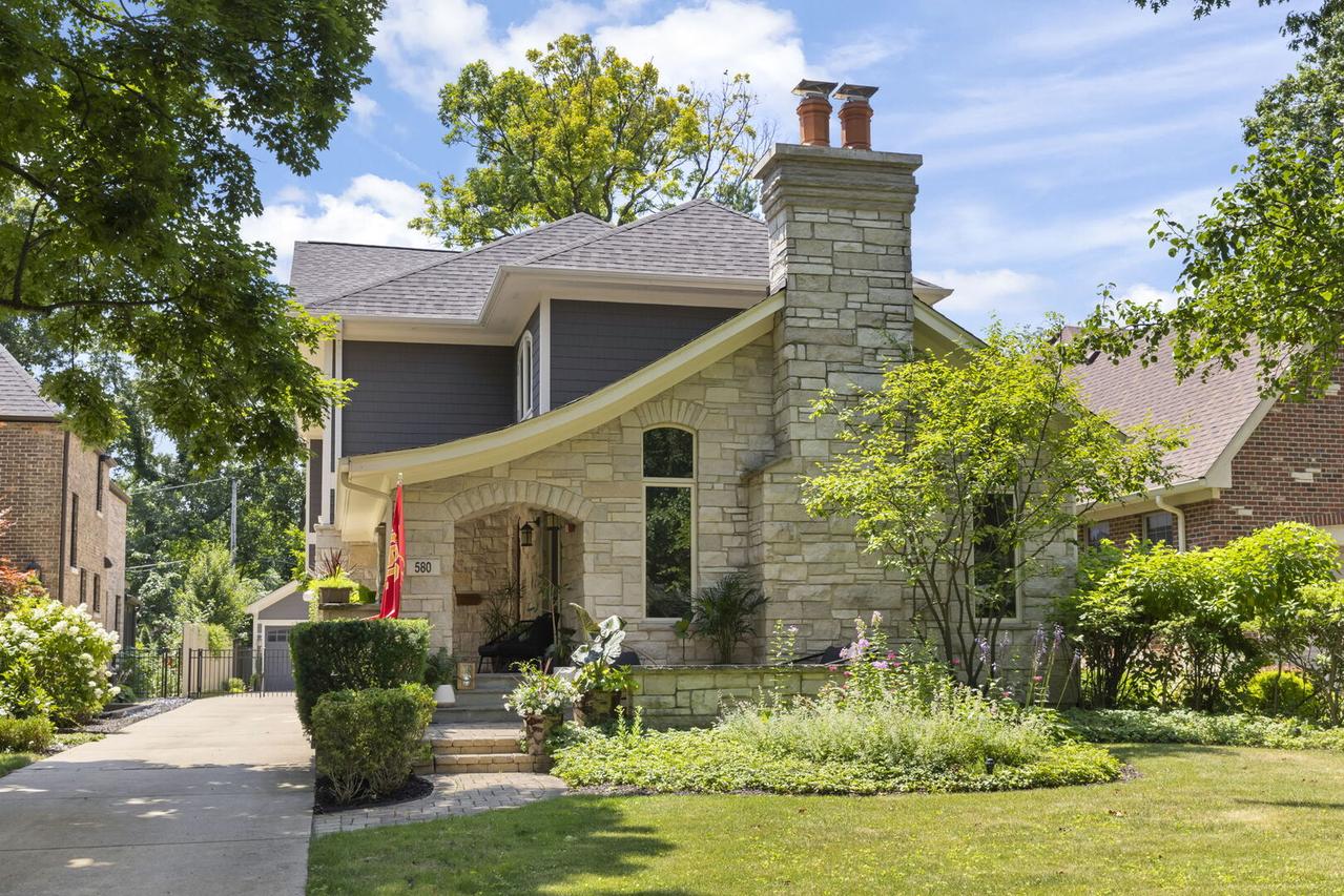 580 Lee St., Glen Ellyn, IL 60137