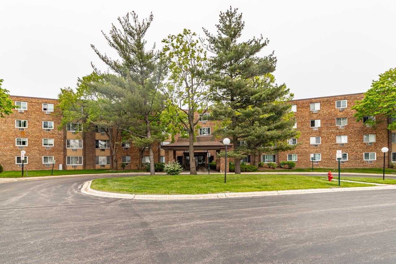1475 Rebecca Dr. #422, Hoffman Estates, IL 60194