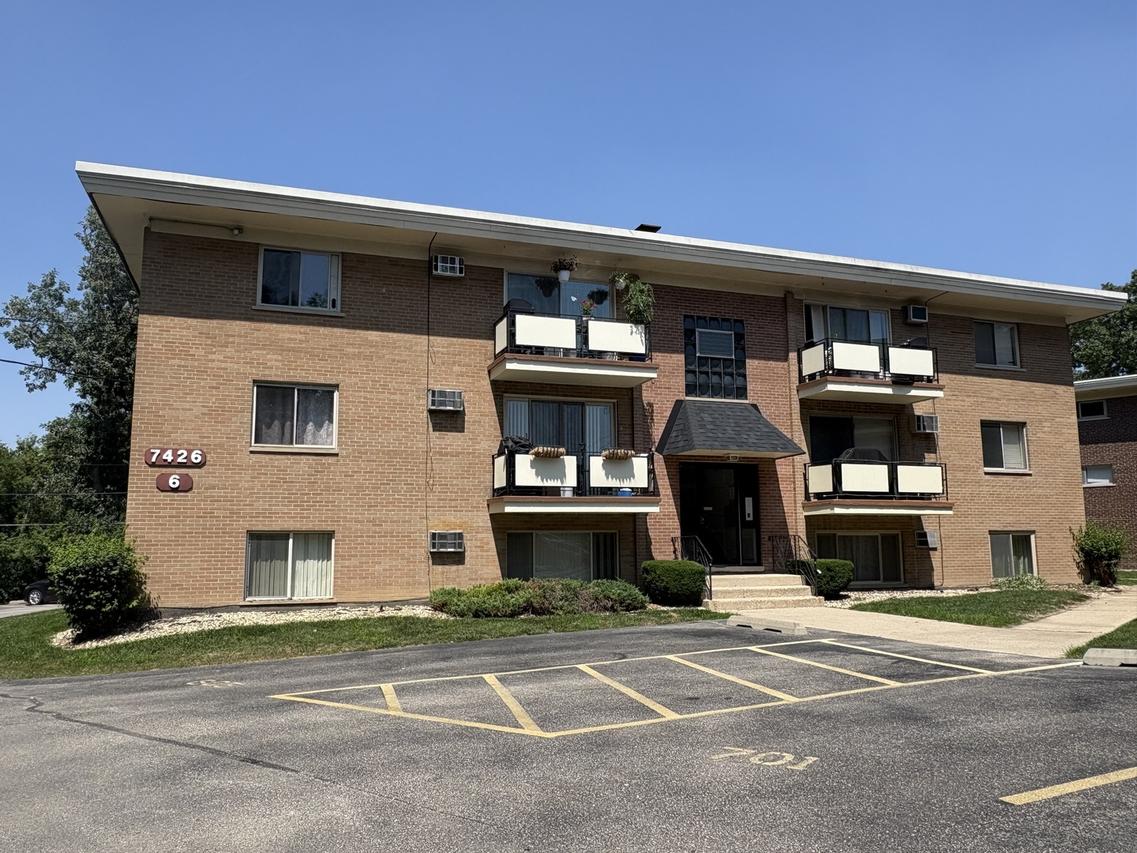 7426 W 111th St. #610, Worth, IL 60482