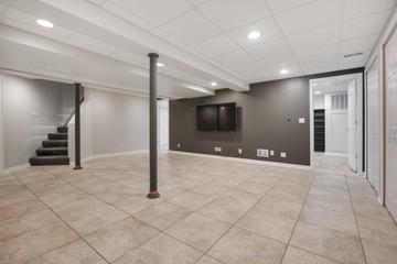 88 Fulbright Ln., Schaumburg, IL 60194