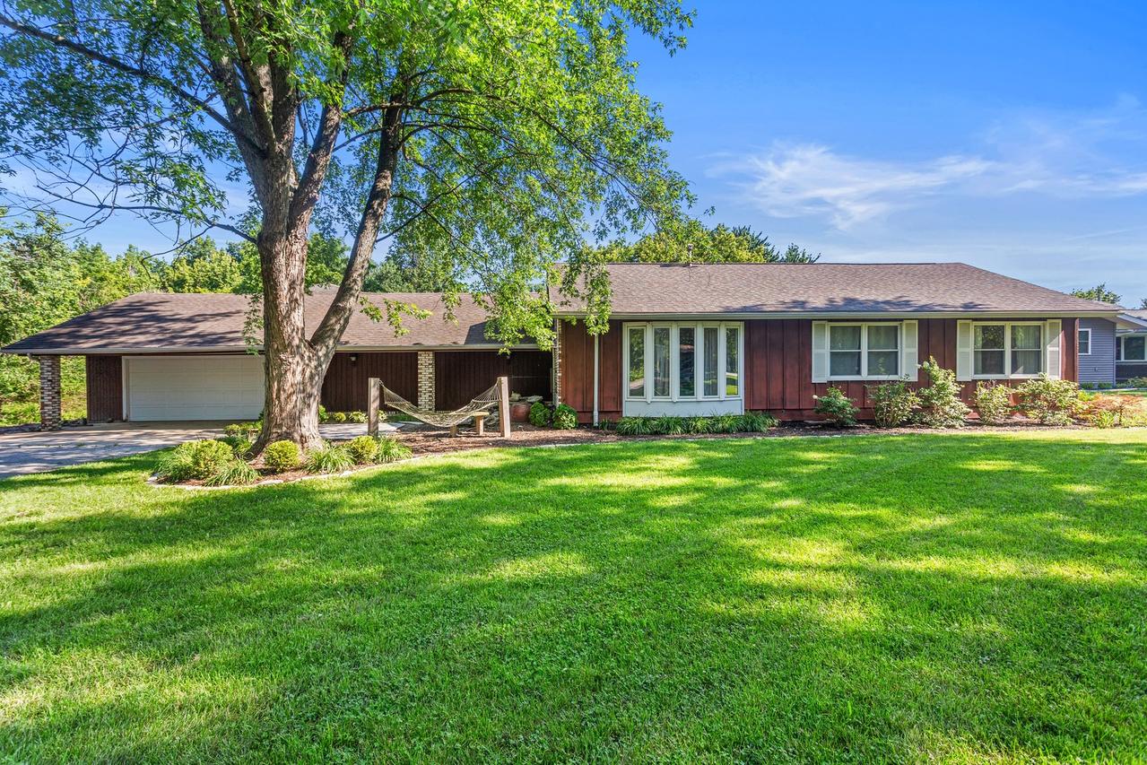 2102 Fogel Rd., Mahomet, IL 61853