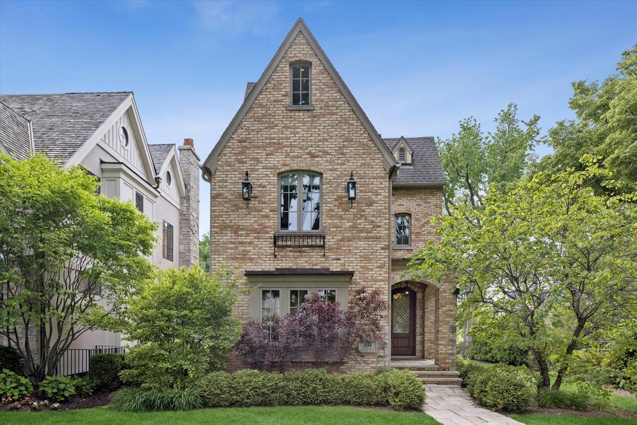 704 S Lincoln St., Hinsdale, IL 60521