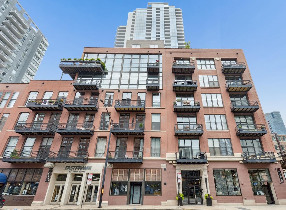 300 W Grand Ave. #303, Chicago, IL 60654