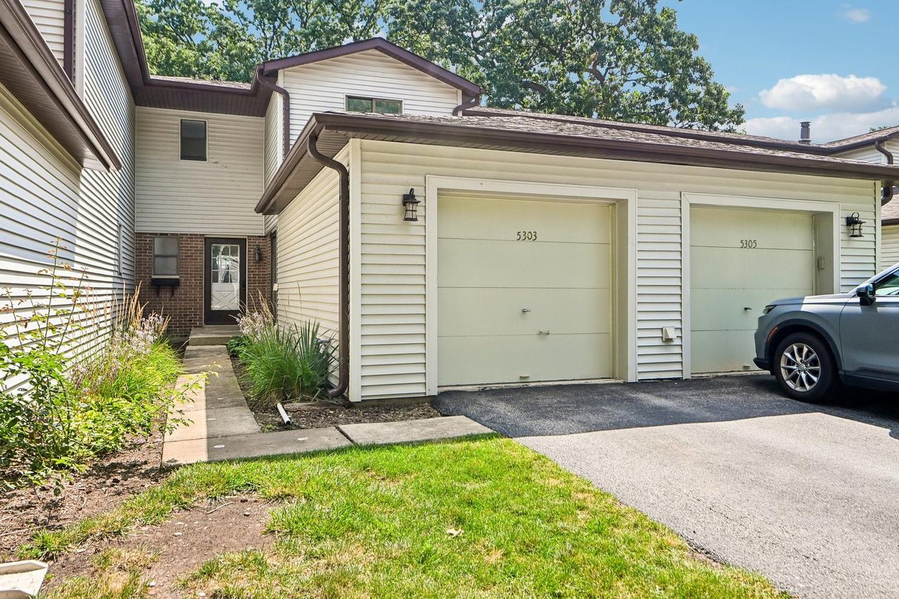 5303 Newport Dr., Lisle, IL 60532