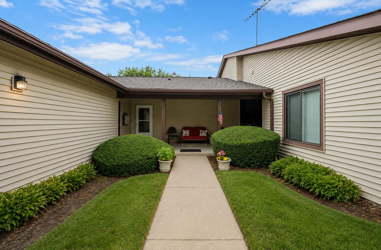 5202 Winslow Cir. #D, Mchenry, IL 60050