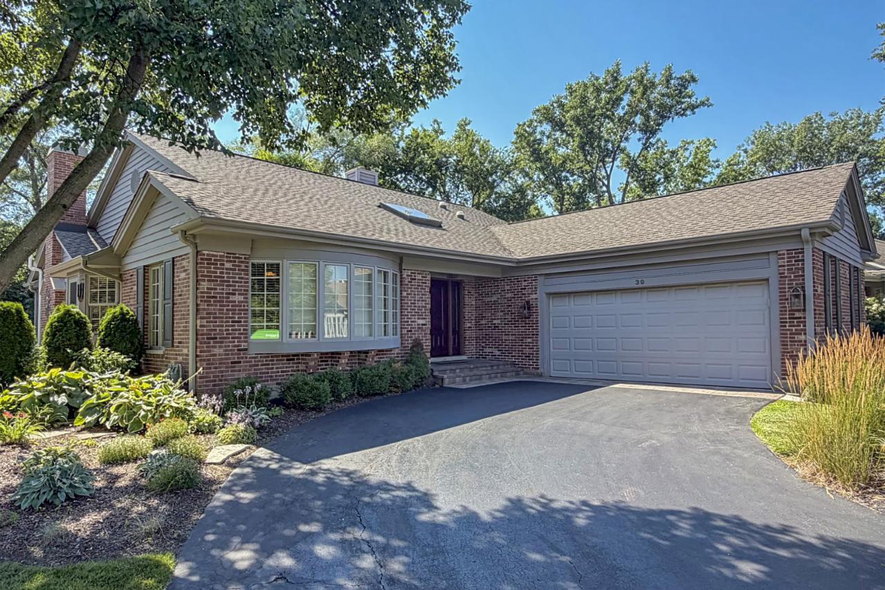 39 Ravenscraig Ln., Inverness, IL 60067
