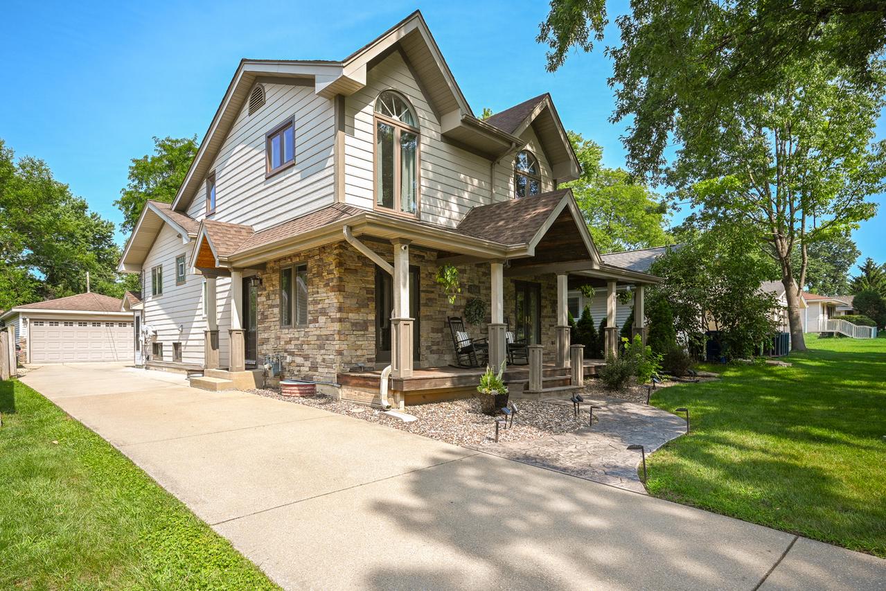 244 S Milton Ave., Glen Ellyn, IL 60137