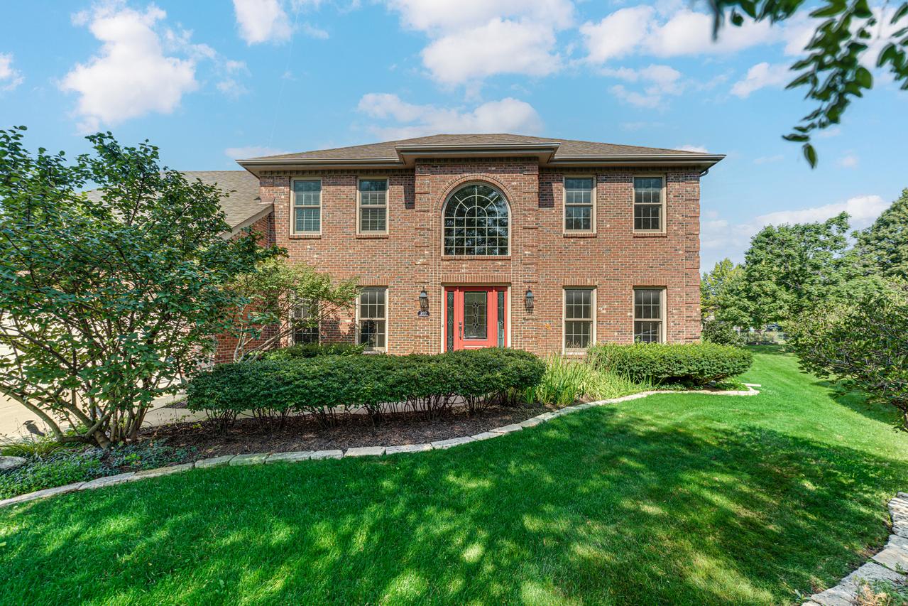 207 Edinburgh Ct., Naperville, IL 60540