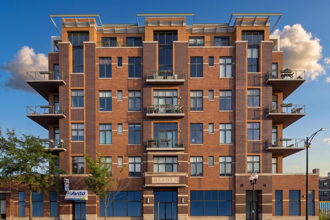 3631 N Halsted St. #413, Chicago, IL 60613