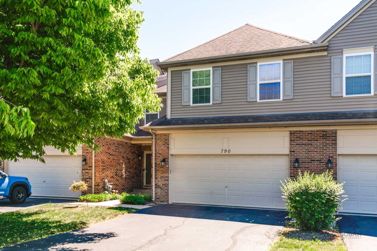 790 Oak Hollow Rd., Crystal Lake, IL 60014