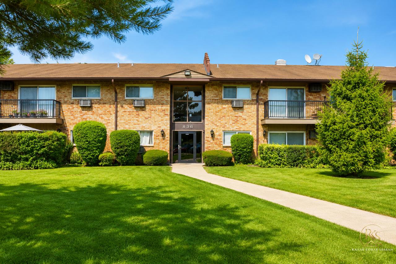 836 E Old Willow Rd. #213, Prospect Heights, IL 60070