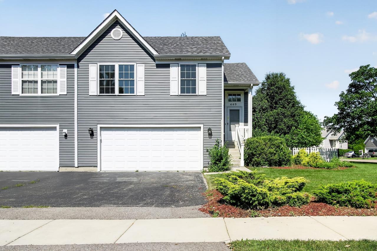 440 Newport Cir., Oswego, IL 60543