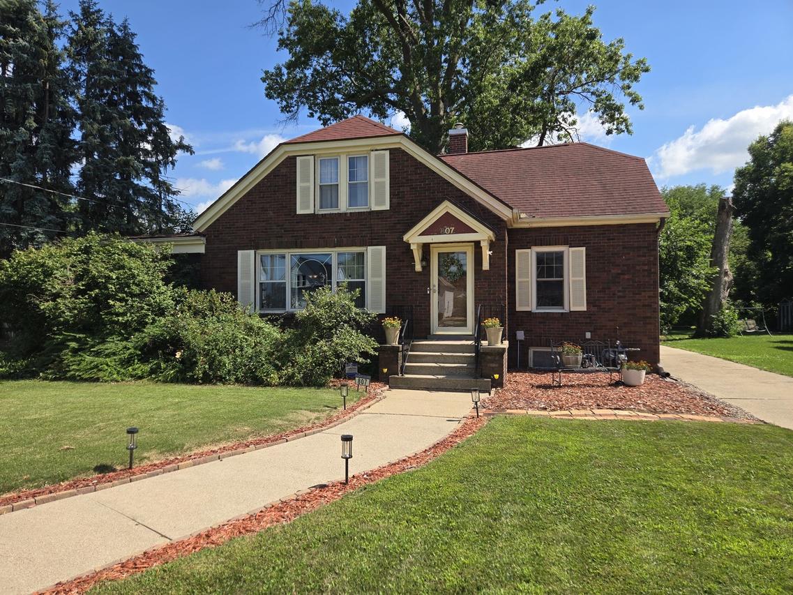 807 W 2nd St., Rock Falls, IL 61071