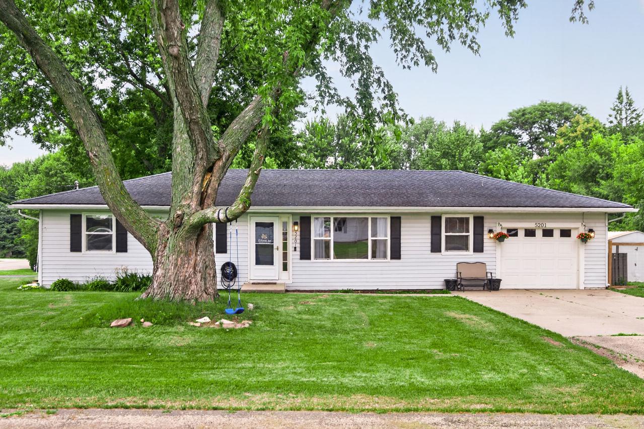 5201 E Wayne Ave., Rochelle, IL 61068