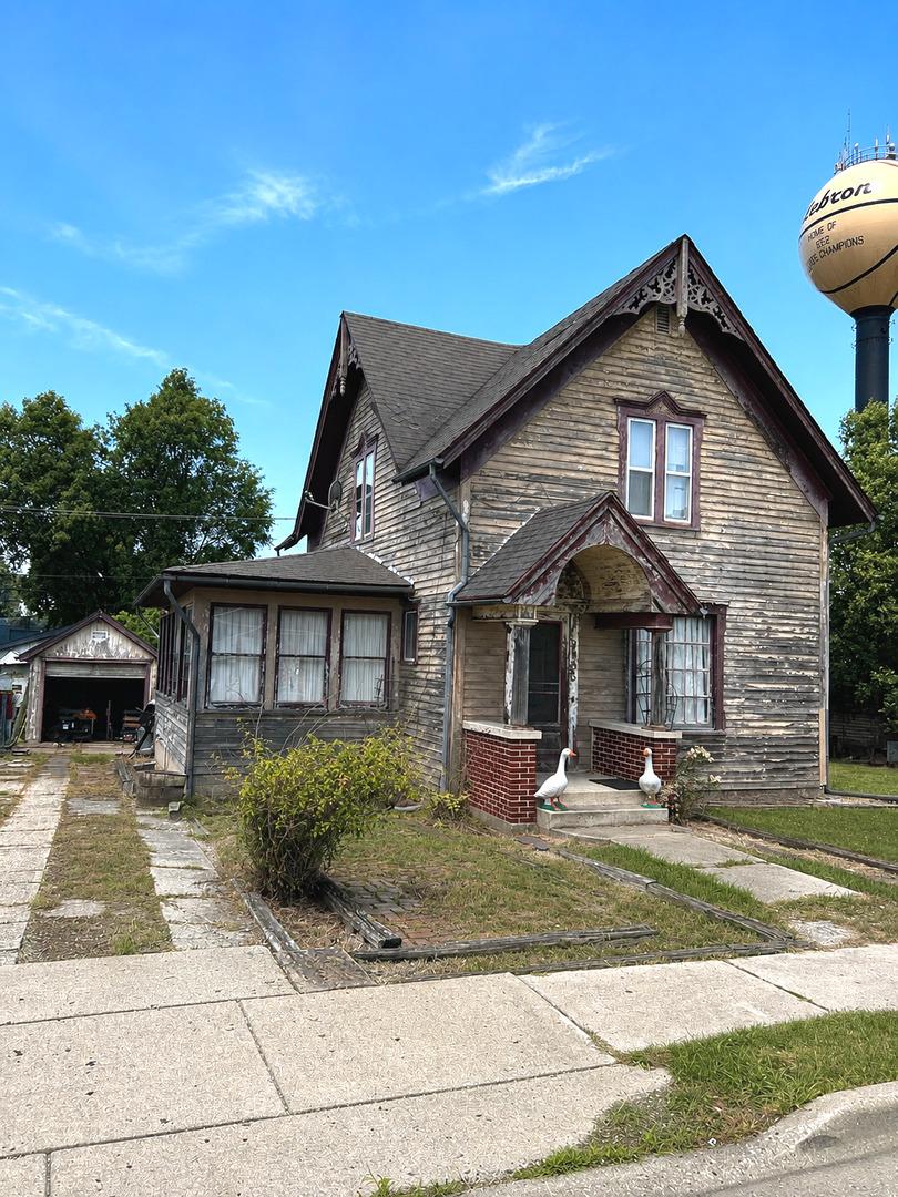 9905 Main St., Hebron, IL 60034