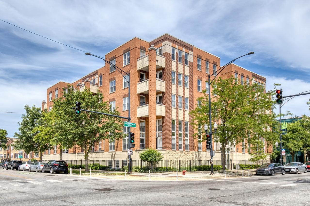 3550 W Montrose Ave. #308, Chicago, IL 60618